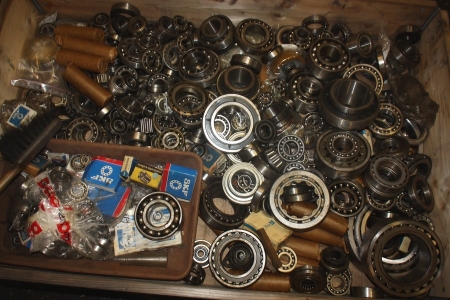 Pallet with various bearings