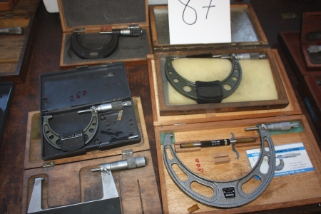 Various gauging tools, outside micrometers