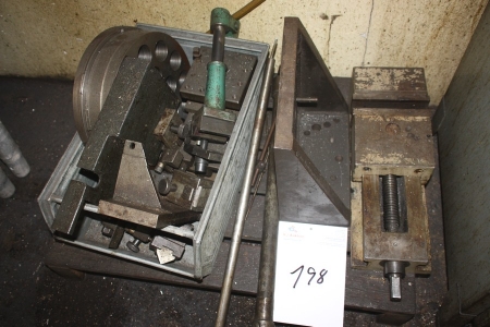 Machine vice, drawing level with further on pallet