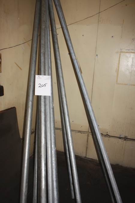 approx. 11 galvanized pipes