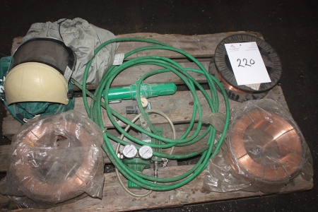 Pallet with fresh air equipment + 3 reels rods different diameter