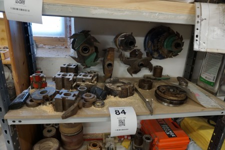 Contents of 1 shelf of various milling heads