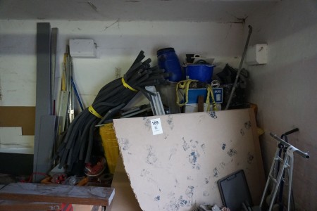 Contents in the corner of various boards, insulation, wall tiles, etc.