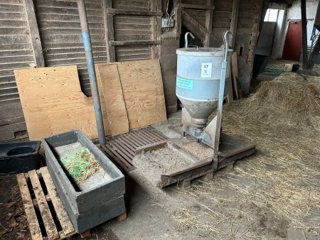 2 pcs. Automatic feeders, feeding troughs, etc.