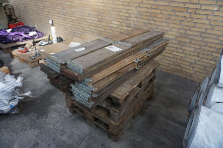 Lots of pallets and pallet frames