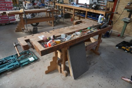 Old fashioned planing bench