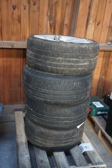 4 pcs. Tires with alloy rims