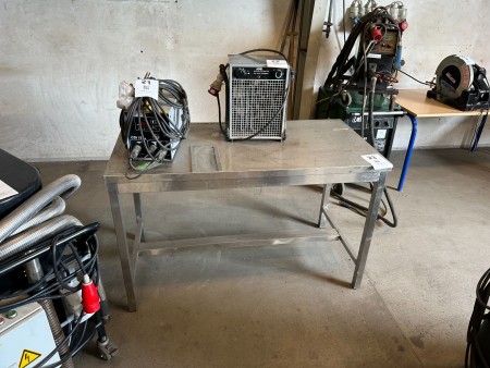 Work table in steel
