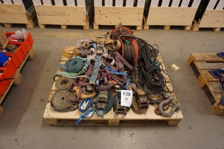 Pallet with various cables & straps etc.