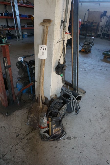 2 pcs. shovels, cable drum & drilling machine