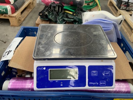 Kitchen scale + various packaging