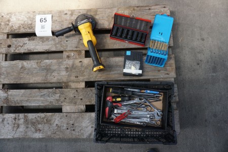 Angle grinder, DeWalt, ball extractor set, hand tools, etc.