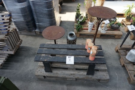 Pallet with various trinkets