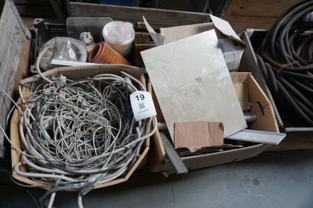 Pallet with various cables & socket elements etc.