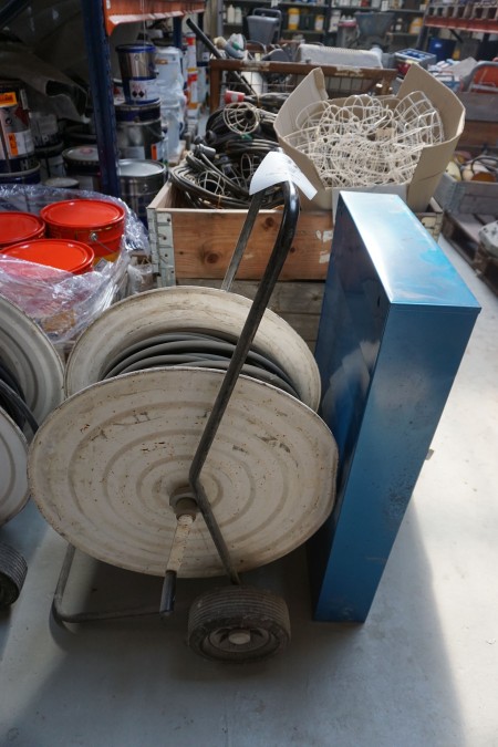 Hose reel for paint