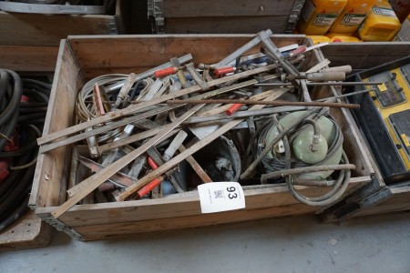 Pallet with various screw clamps etc.