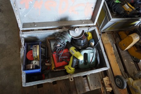Værktøjskasse med diverse el-værktøj