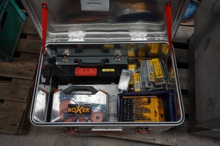 Værktøjskasse med murbor + klinger til stiksav mv.