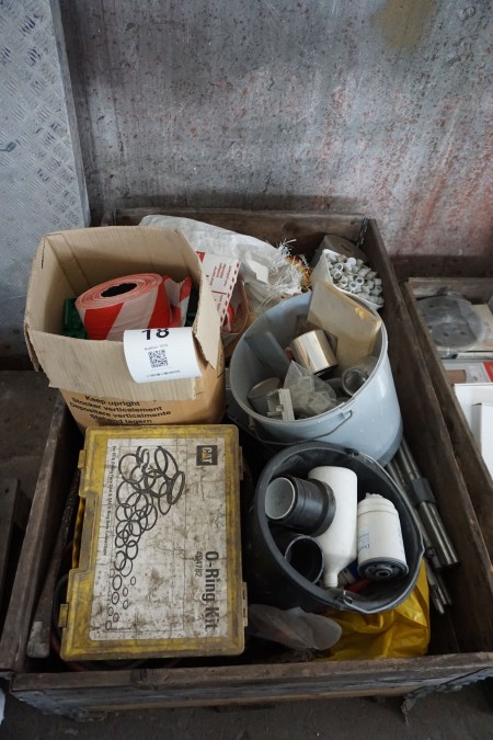 Contents on pallet of various tools & fittings etc.