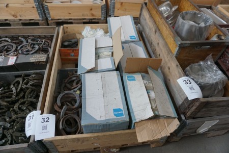 Various horseshoes + couplings for sockets