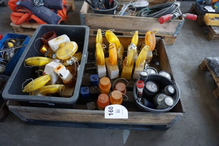 Pallet with various flashlights and reflectors