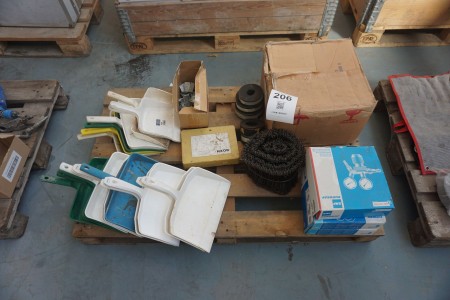 Pallet with various cutting discs for metal etc.