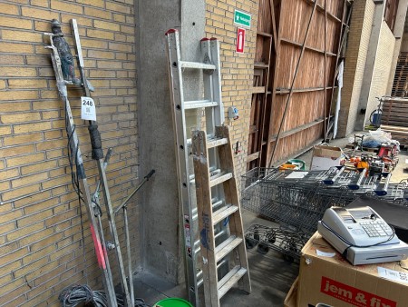 Staircase + underfloor ladder