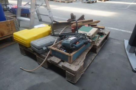 Pallet with various chain parts & power tools etc.