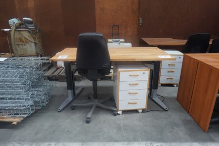 Tisch heben/senken + 1 Stk. Stühle und Büroschrank