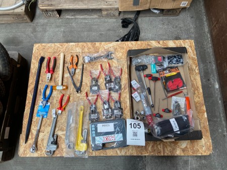 Pallet with various hand tools etc.