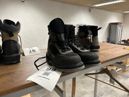 Wader boots, Scierra