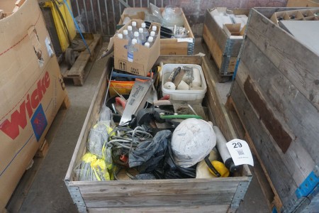 Pallet with various tools + hand sanitizer etc.