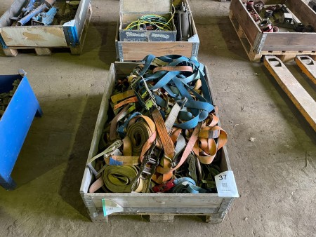 Pallet with various straps & tensioners