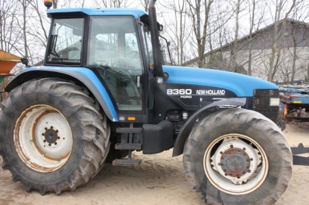 Traktor, New Holland 8360, 4WD. Monteret med hydraulisk frontlift, Zuidberg , SN: 22080410. Årgang 2003. Timer: 4257