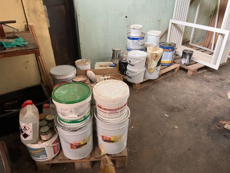 2 pallets with various types of paint