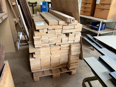 Pallet with 1 quality ash wood