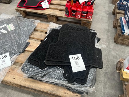 Lot of mats for Nissan