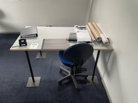 3 stk. skriveborde inkl. 3 stk. kontorstole