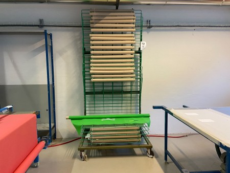 Transport stand for cut textiles