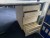 Skrivebord i marmor/jern inkl. kontorstol, skuffekassette, skærm, tastaur, mus, mv.