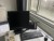 Skrivebord i marmor/jern inkl. kontorstol, skuffekassette, skærm, tastaur, mus, mv.