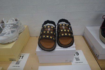 Sandals, Zimmermann