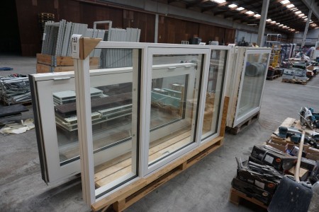 1 piece. Window section in wood/aluminium