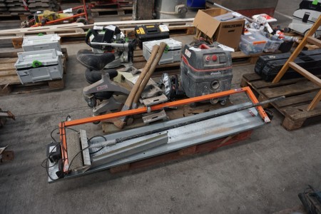Pallet with various tiling chairs, vacuum cleaner etc.