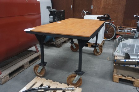 Work table on wheels