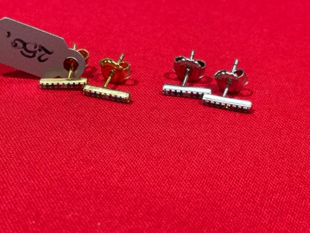 2 sets of earrings, Joanli Nor