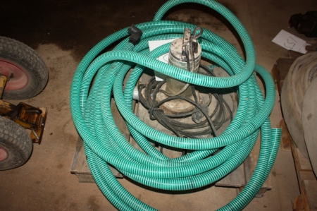 Submersible pump with hose