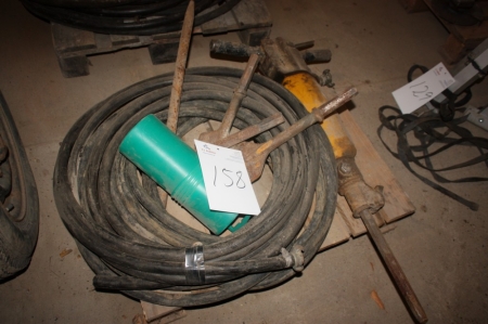 Pneumatic hammer with hose