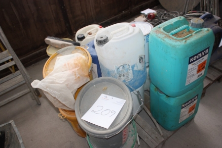 Pallet with various chemicals, including Kemia Hydrochloric acid, 30%