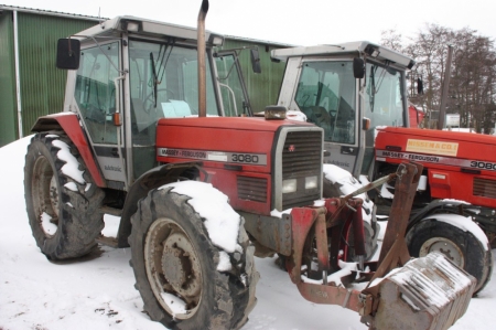 Traktor, Massey-Fergusson, 3080 HWD. Frontlift: He-VA. Timer: 10026. Årgang 1991